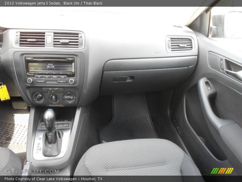 Black Uni / Titan Black 2013 Volkswagen Jetta S Sedan