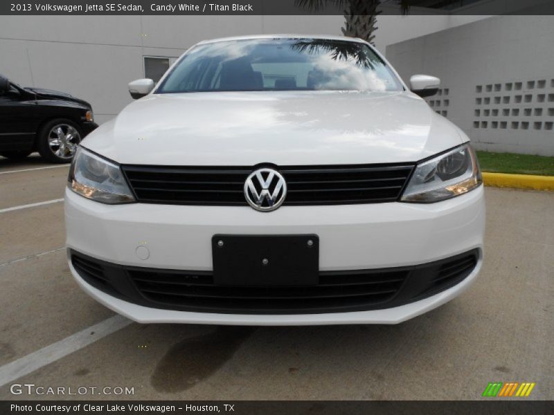 Candy White / Titan Black 2013 Volkswagen Jetta SE Sedan