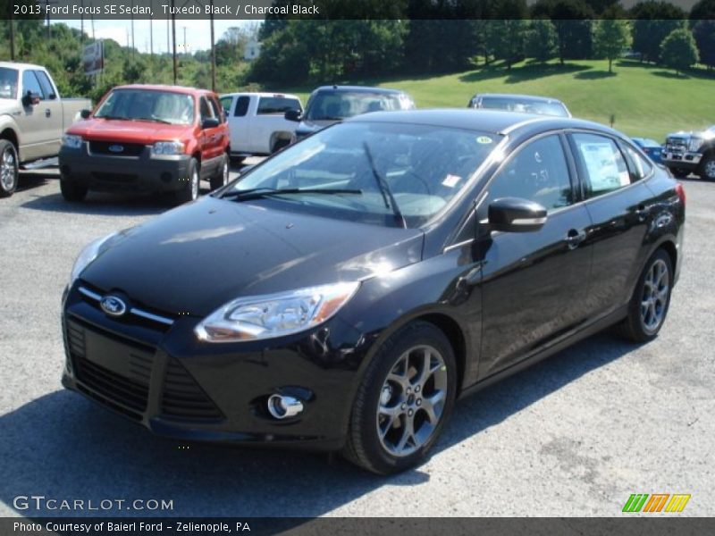 Tuxedo Black / Charcoal Black 2013 Ford Focus SE Sedan