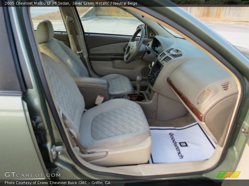 Front Seat of 2005 Malibu LS V6 Sedan
