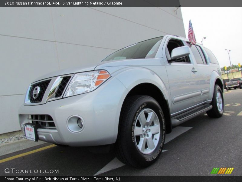 Silver Lightning Metallic / Graphite 2010 Nissan Pathfinder SE 4x4