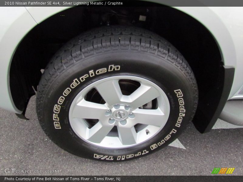 Silver Lightning Metallic / Graphite 2010 Nissan Pathfinder SE 4x4