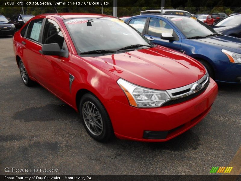 Vermillion Red / Charcoal Black 2008 Ford Focus SE Sedan