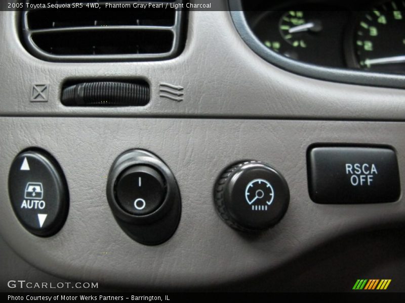 Phantom Gray Pearl / Light Charcoal 2005 Toyota Sequoia SR5 4WD