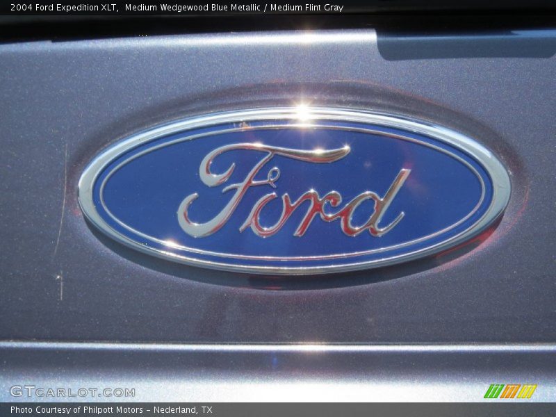 Medium Wedgewood Blue Metallic / Medium Flint Gray 2004 Ford Expedition XLT