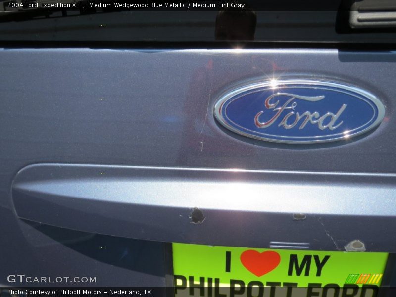 Medium Wedgewood Blue Metallic / Medium Flint Gray 2004 Ford Expedition XLT