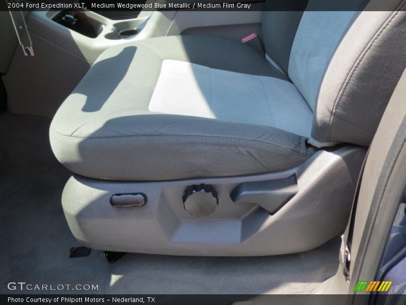 Medium Wedgewood Blue Metallic / Medium Flint Gray 2004 Ford Expedition XLT