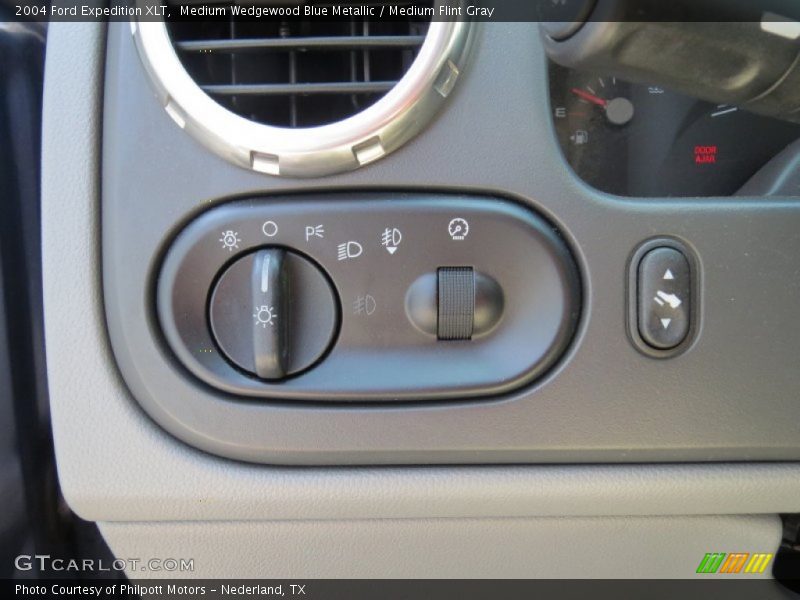 Medium Wedgewood Blue Metallic / Medium Flint Gray 2004 Ford Expedition XLT