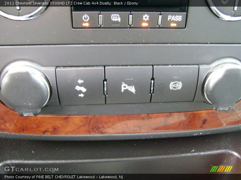 Controls of 2011 Silverado 3500HD LTZ Crew Cab 4x4 Dually