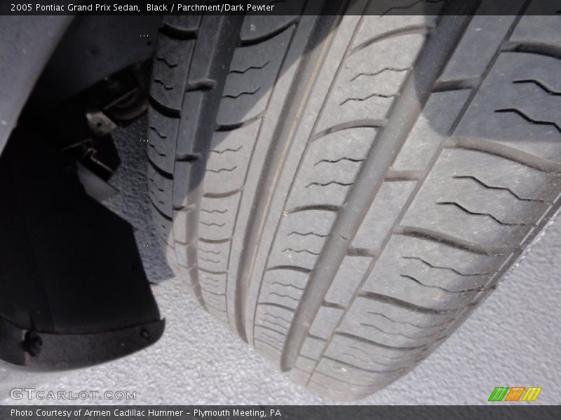Black / Parchment/Dark Pewter 2005 Pontiac Grand Prix Sedan