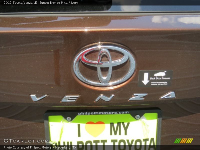Sunset Bronze Mica / Ivory 2012 Toyota Venza LE
