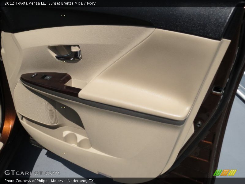 Sunset Bronze Mica / Ivory 2012 Toyota Venza LE