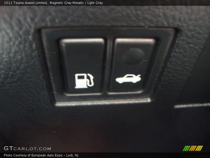 Magnetic Gray Metallic / Light Gray 2011 Toyota Avalon Limited