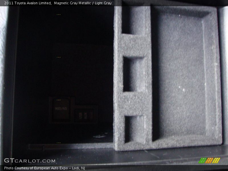 Magnetic Gray Metallic / Light Gray 2011 Toyota Avalon Limited