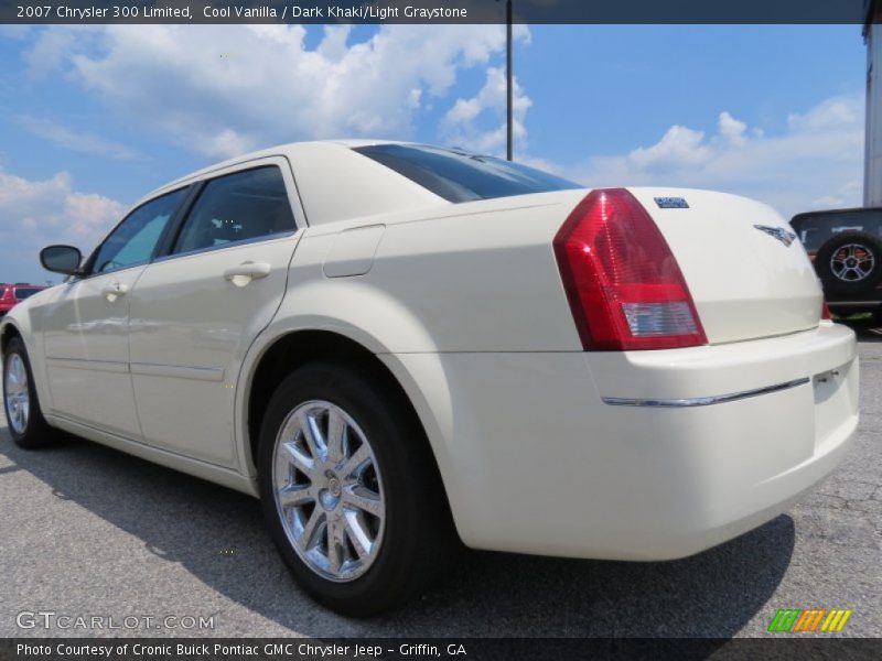 Cool Vanilla / Dark Khaki/Light Graystone 2007 Chrysler 300 Limited