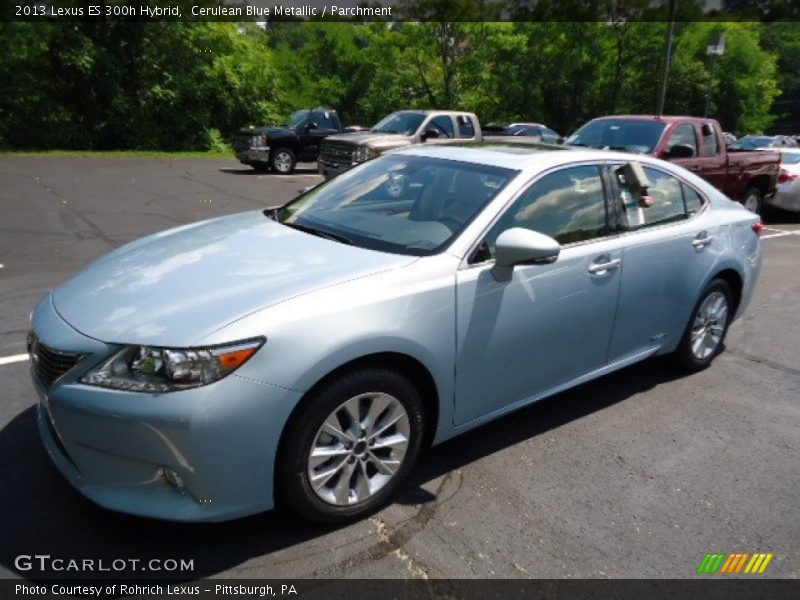 Front 3/4 View of 2013 ES 300h Hybrid