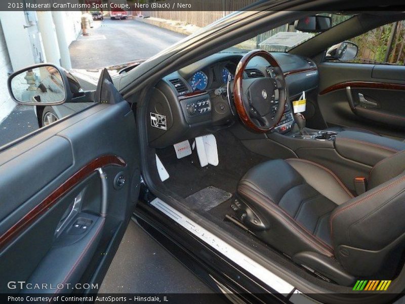  2013 GranTurismo Sport Coupe Nero Interior