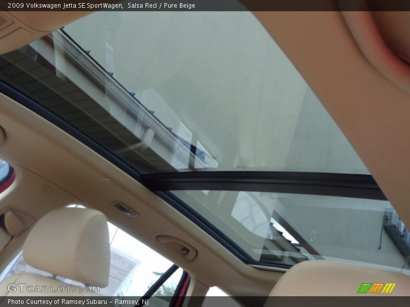 Sunroof of 2009 Jetta SE SportWagen