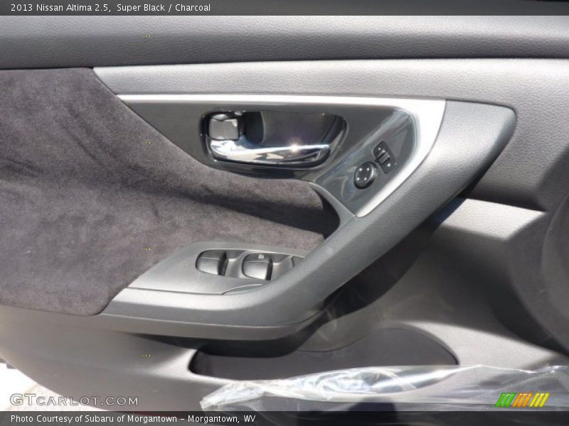 Super Black / Charcoal 2013 Nissan Altima 2.5