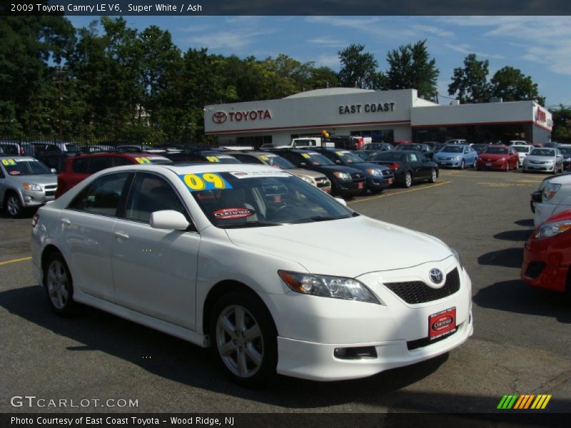 Super White / Ash 2009 Toyota Camry LE V6