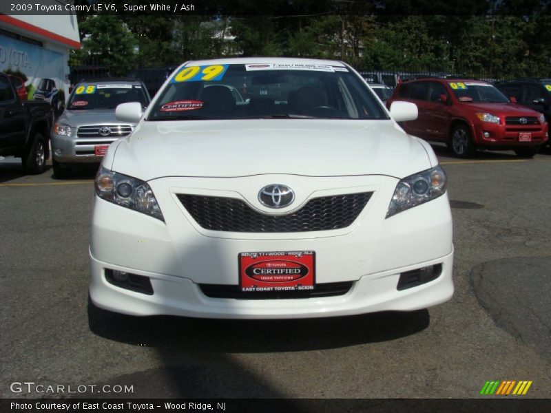 Super White / Ash 2009 Toyota Camry LE V6
