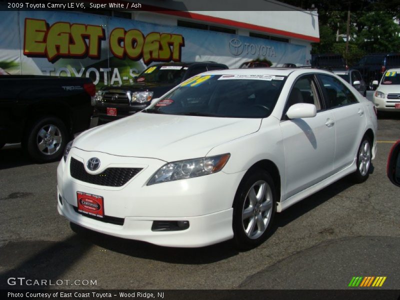 Super White / Ash 2009 Toyota Camry LE V6