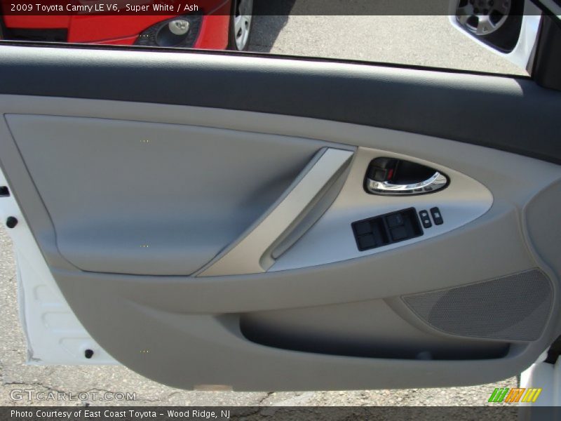 Super White / Ash 2009 Toyota Camry LE V6
