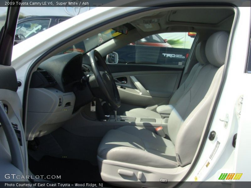 Super White / Ash 2009 Toyota Camry LE V6