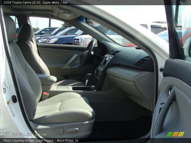 Super White / Ash 2009 Toyota Camry LE V6