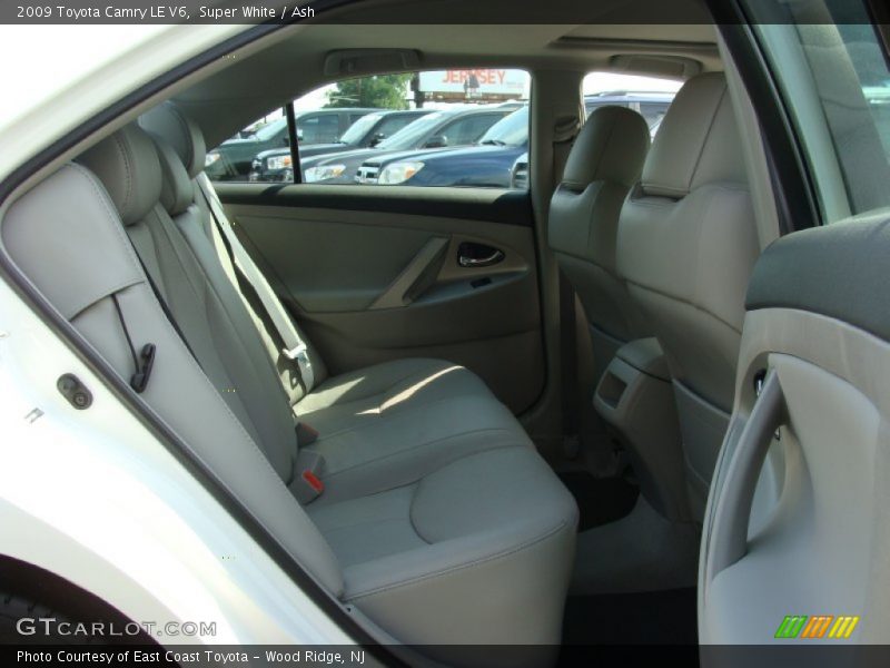 Super White / Ash 2009 Toyota Camry LE V6