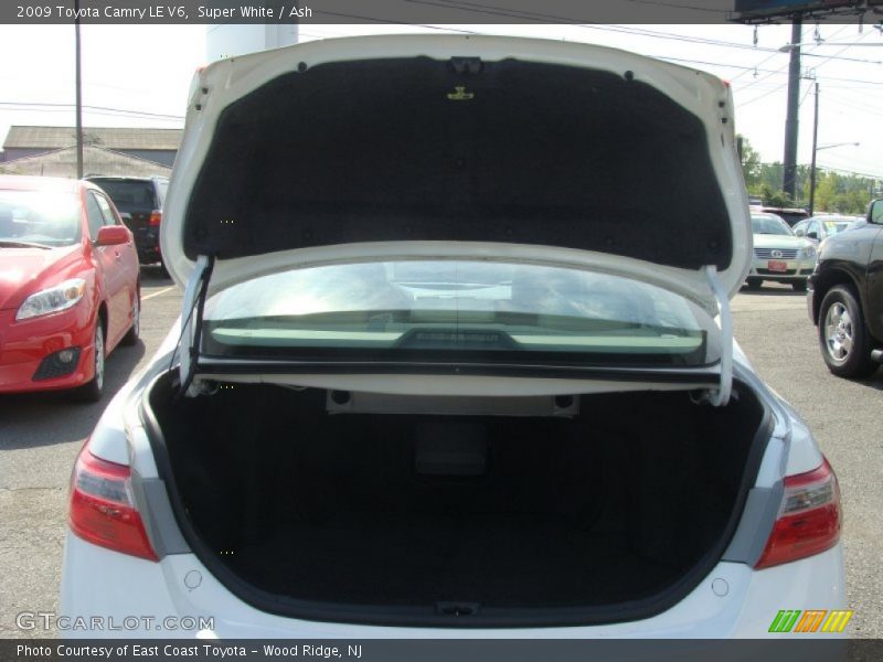 Super White / Ash 2009 Toyota Camry LE V6