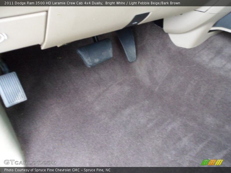 Bright White / Light Pebble Beige/Bark Brown 2011 Dodge Ram 3500 HD Laramie Crew Cab 4x4 Dually