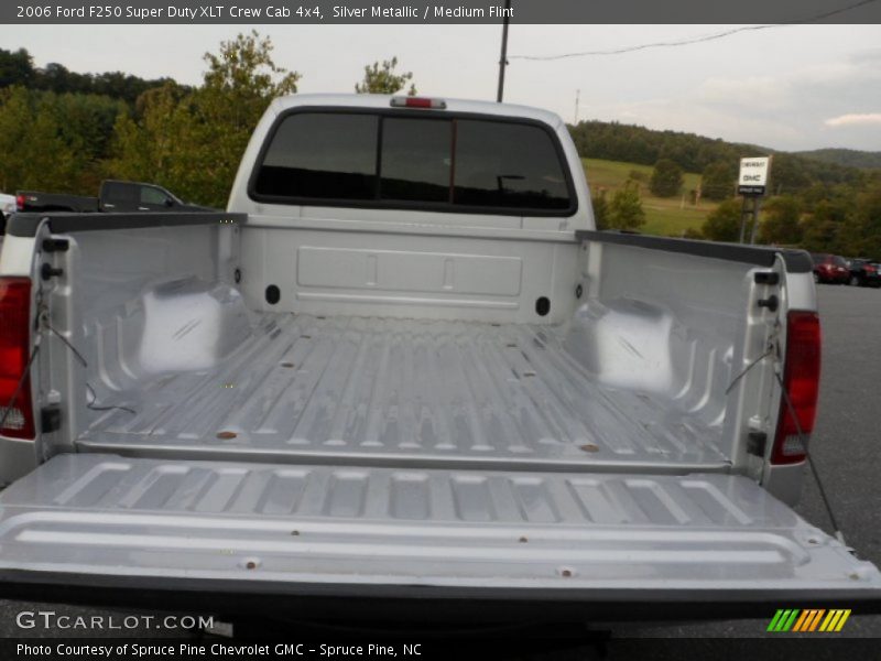 Silver Metallic / Medium Flint 2006 Ford F250 Super Duty XLT Crew Cab 4x4