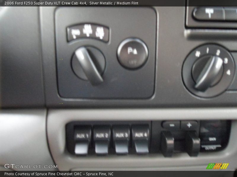 Silver Metallic / Medium Flint 2006 Ford F250 Super Duty XLT Crew Cab 4x4