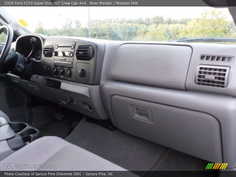 Silver Metallic / Medium Flint 2006 Ford F250 Super Duty XLT Crew Cab 4x4