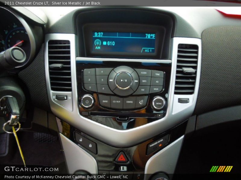 Silver Ice Metallic / Jet Black 2011 Chevrolet Cruze LT