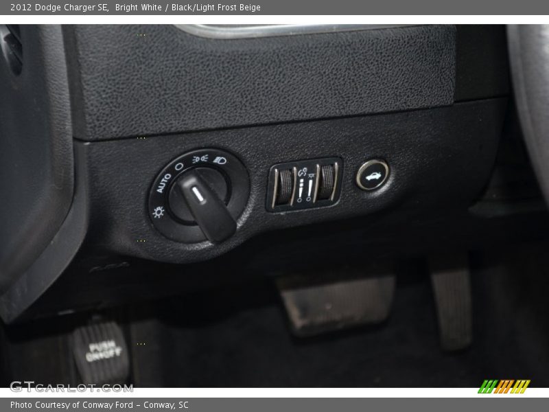 Bright White / Black/Light Frost Beige 2012 Dodge Charger SE