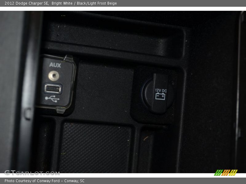 Bright White / Black/Light Frost Beige 2012 Dodge Charger SE