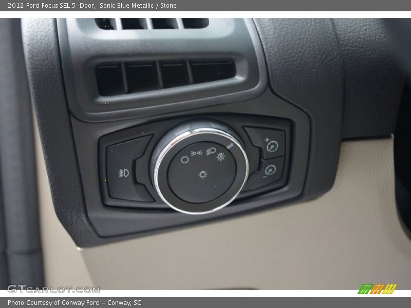 Controls of 2012 Focus SEL 5-Door