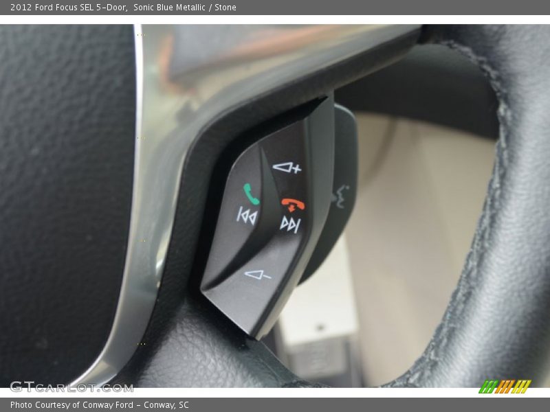 Controls of 2012 Focus SEL 5-Door