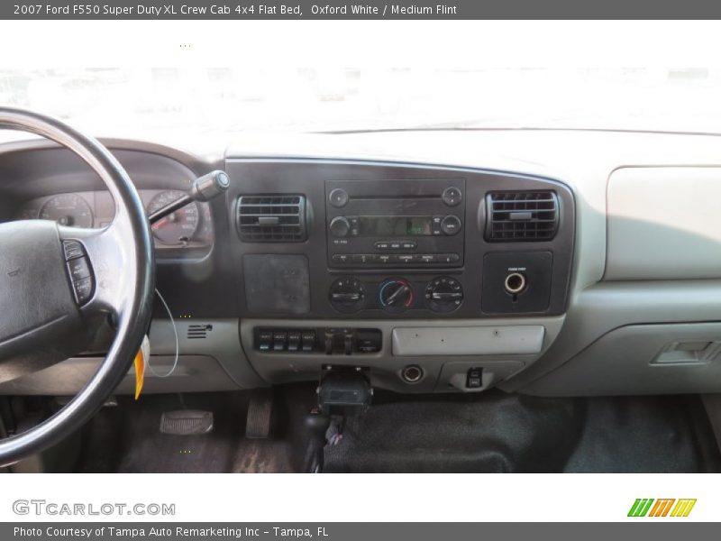 Oxford White / Medium Flint 2007 Ford F550 Super Duty XL Crew Cab 4x4 Flat Bed