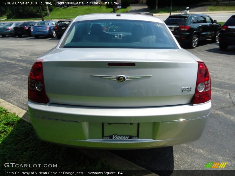 Bright Silver Metallic / Dark Slate Gray 2009 Chrysler 300 Touring