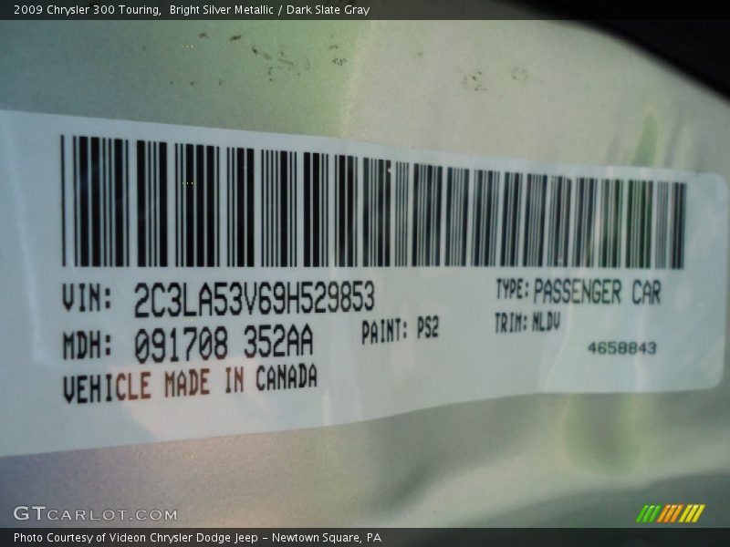 Bright Silver Metallic / Dark Slate Gray 2009 Chrysler 300 Touring