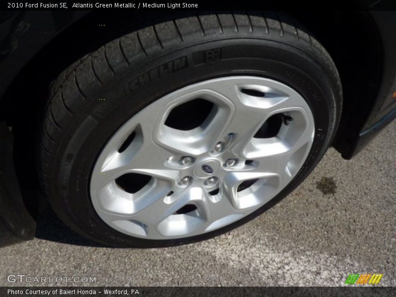 Atlantis Green Metallic / Medium Light Stone 2010 Ford Fusion SE