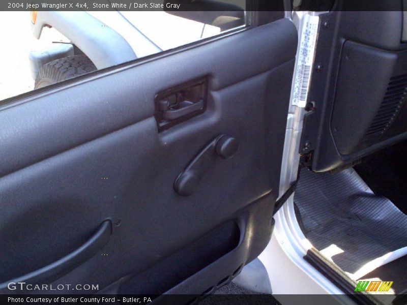 Stone White / Dark Slate Gray 2004 Jeep Wrangler X 4x4