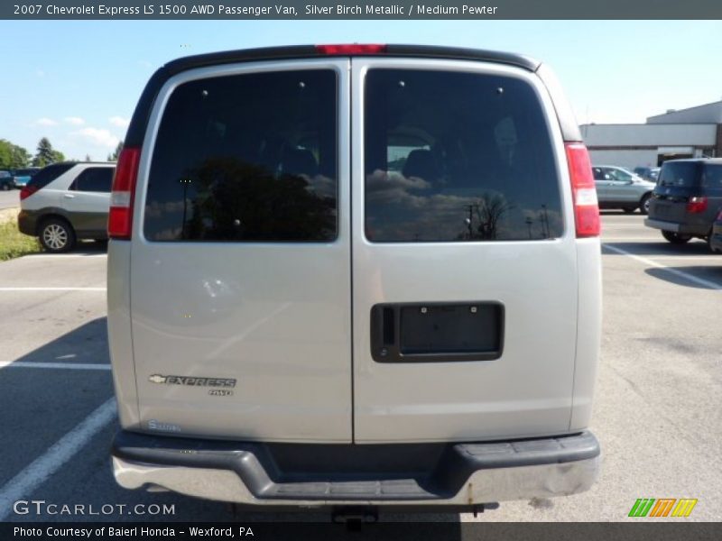 Silver Birch Metallic / Medium Pewter 2007 Chevrolet Express LS 1500 AWD Passenger Van