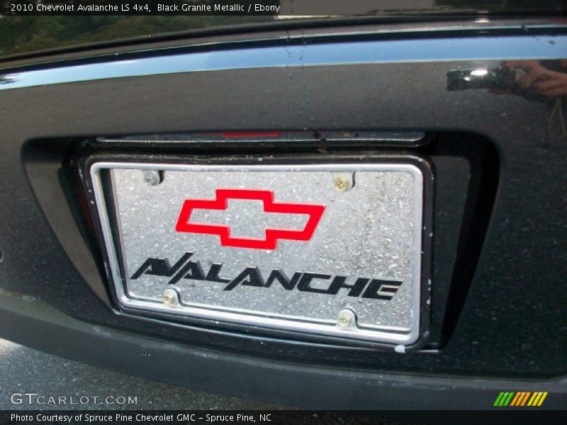 Black Granite Metallic / Ebony 2010 Chevrolet Avalanche LS 4x4