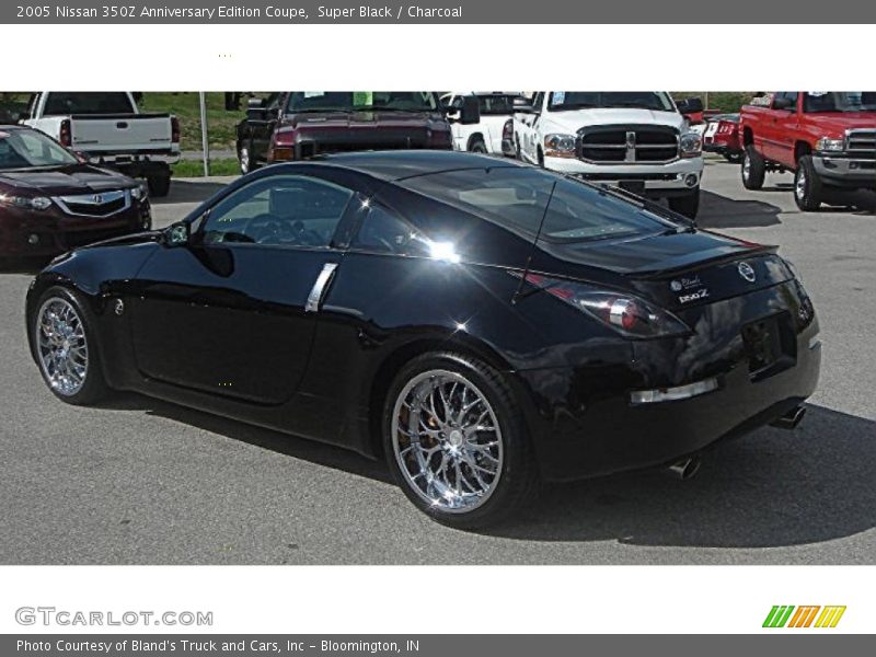 Super Black / Charcoal 2005 Nissan 350Z Anniversary Edition Coupe