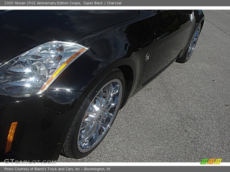 Super Black / Charcoal 2005 Nissan 350Z Anniversary Edition Coupe