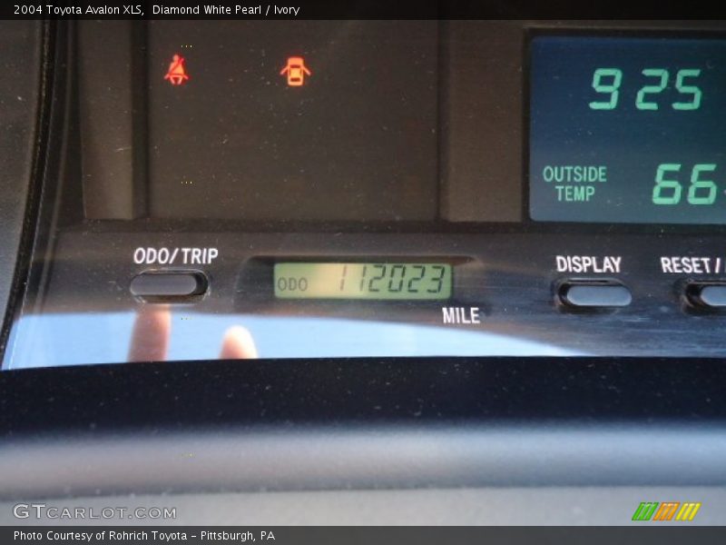 Diamond White Pearl / Ivory 2004 Toyota Avalon XLS